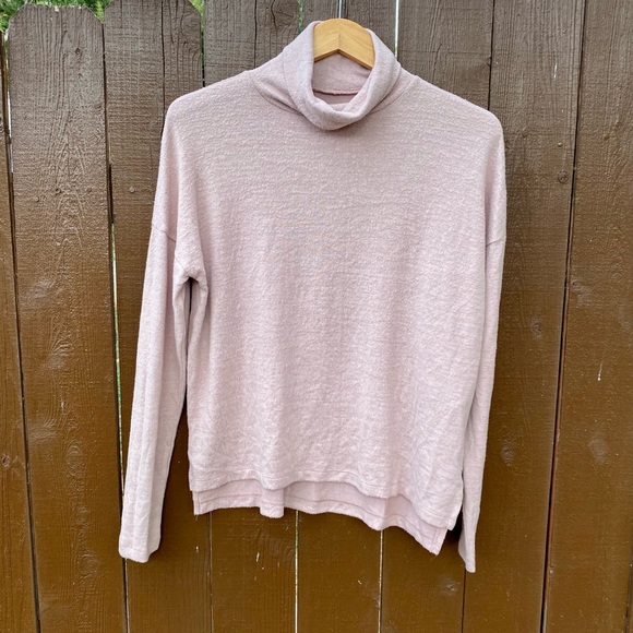 Abercrombie & Fitch Tops - Abercrombie and Fitch Pale Pink turtleneck